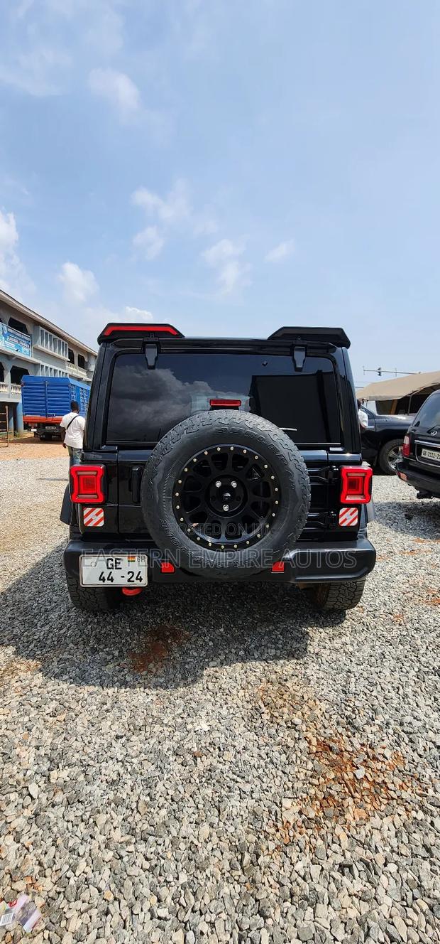 Jeep Wrangler Rubicon 2021 Black photo 3