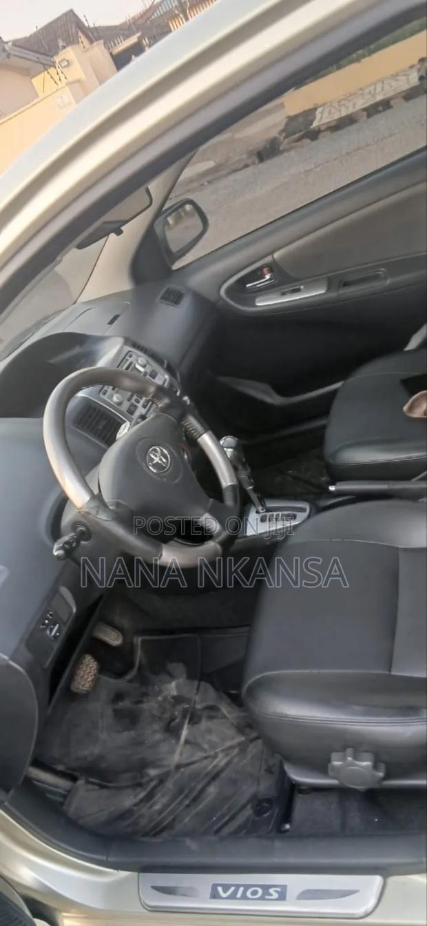 Toyota Vios 2010 Silver photo 3