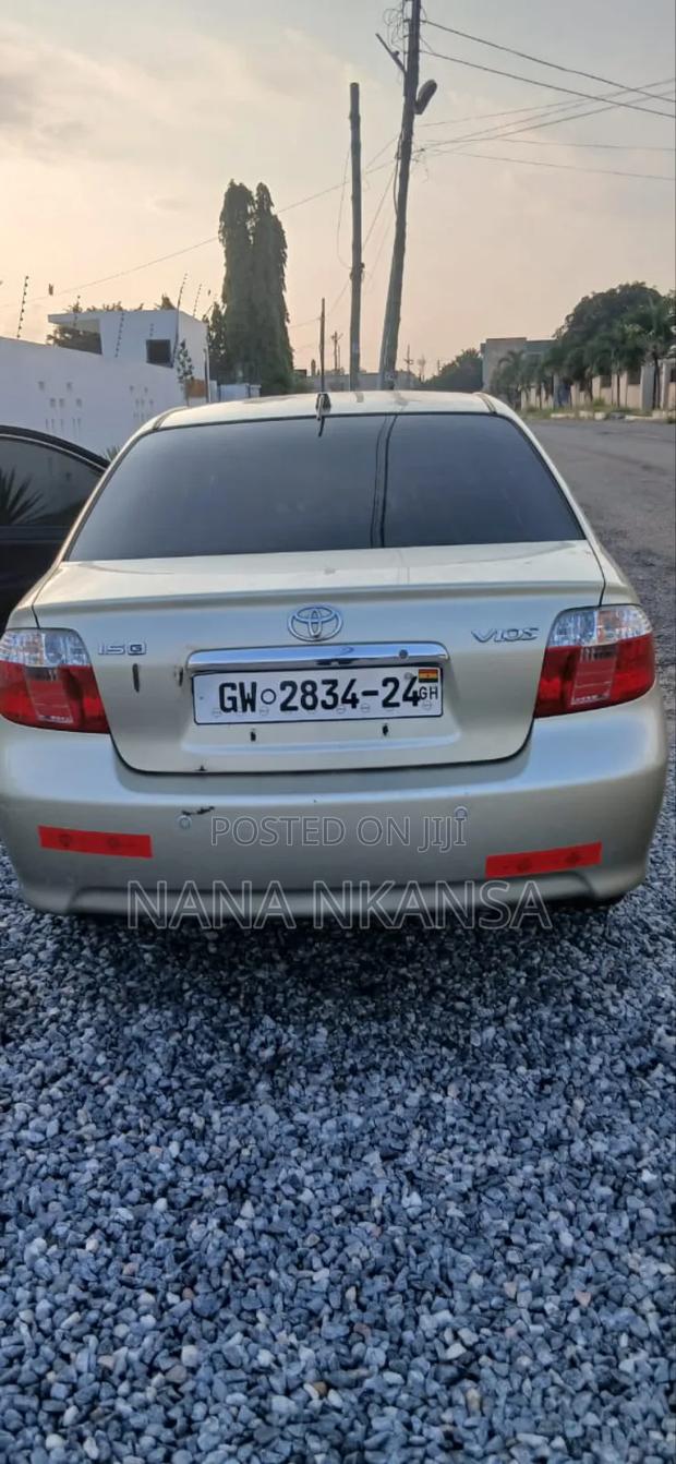 Toyota Vios 2010 Silver photo 4