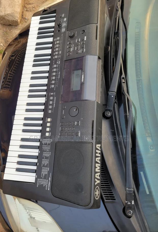 Yamaha Keyboard PSR E463 photo 3