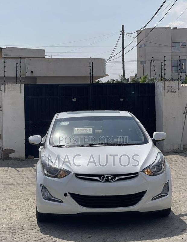 Hyundai Elantra SE Sedan FWD (1.8L 4cyl 6A) 2016 White