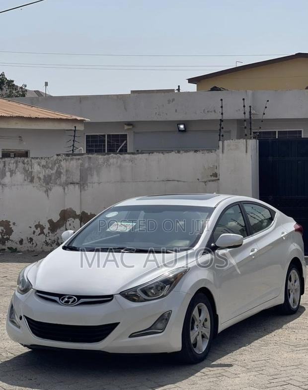 Hyundai Elantra SE Sedan FWD (1.8L 4cyl 6A) 2016 White photo 2