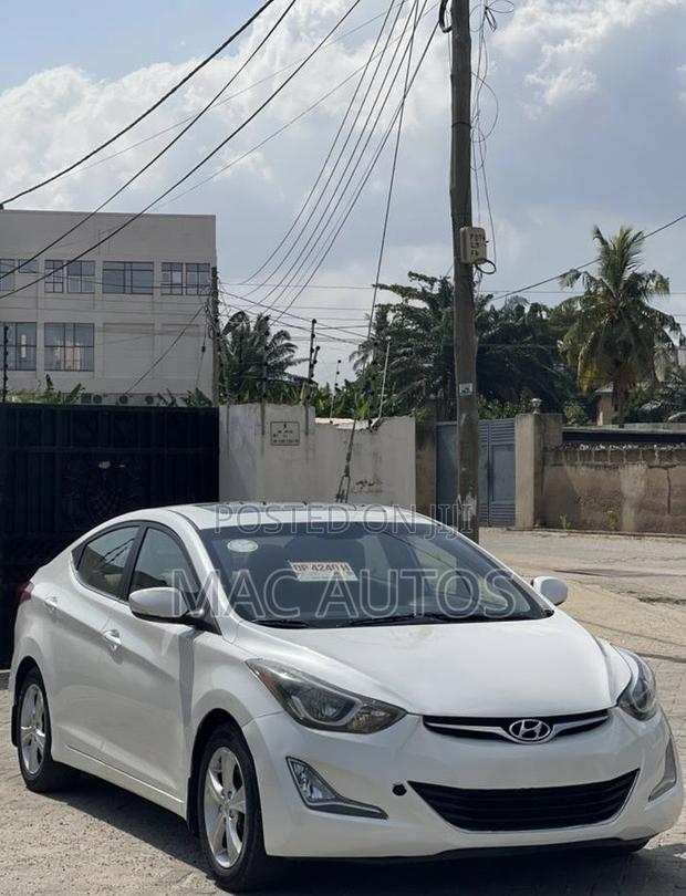 Hyundai Elantra SE Sedan FWD (1.8L 4cyl 6A) 2016 White photo 3