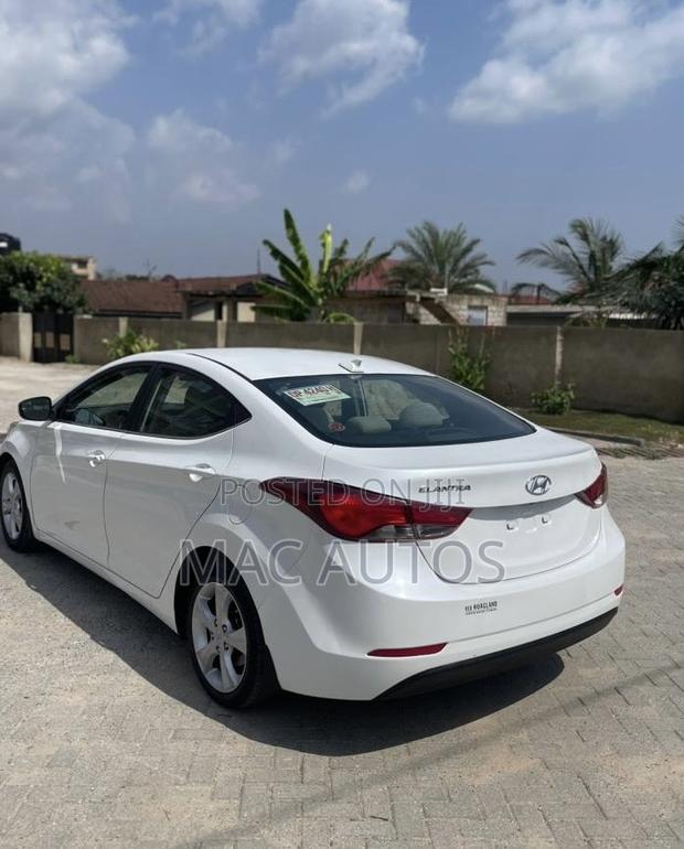 Hyundai Elantra SE Sedan FWD (1.8L 4cyl 6A) 2016 White photo 6