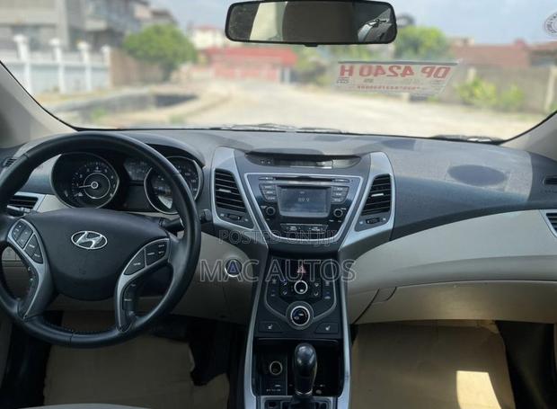 Hyundai Elantra SE Sedan FWD (1.8L 4cyl 6A) 2016 White photo 7