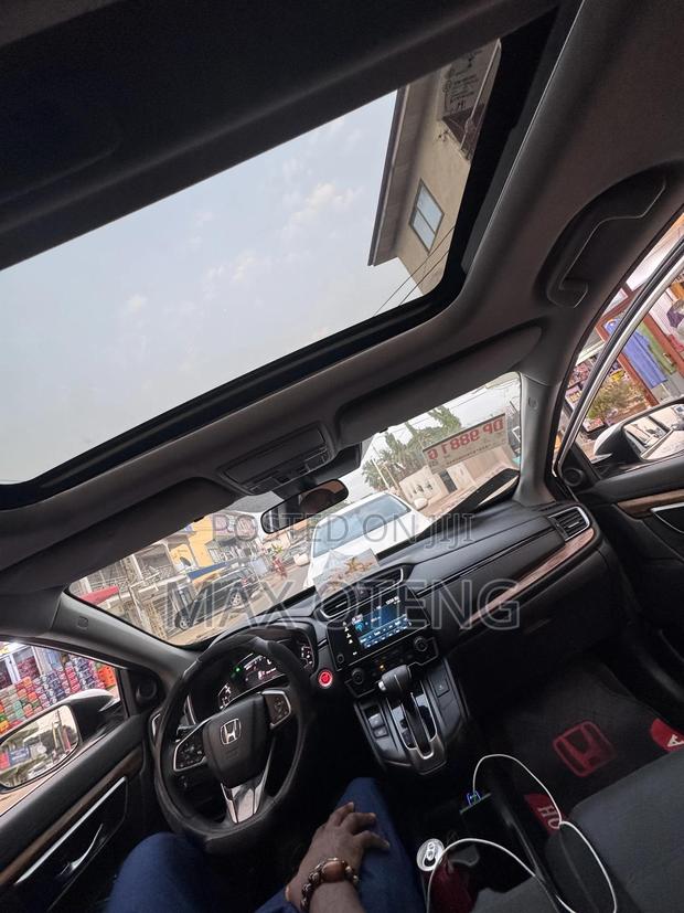 Honda CR-V 2019 White photo 8