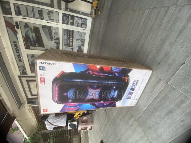 Experience Innovative Light Shows With the JBL Partybox 710 Unit