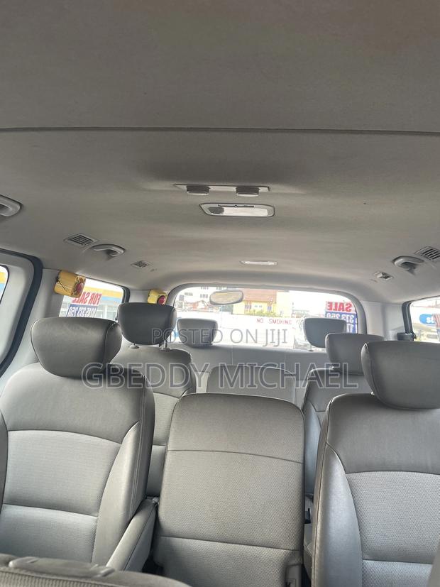 Hyundai Starex 2011 Yellow photo 3