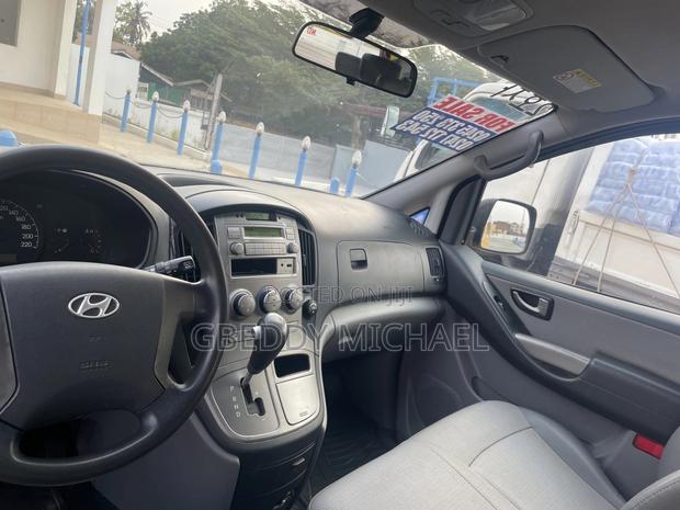 Hyundai Starex 2011 Yellow photo 4