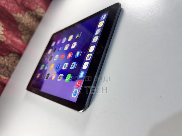 Apple iPad 10.2 (2020) 32 GB photo 7