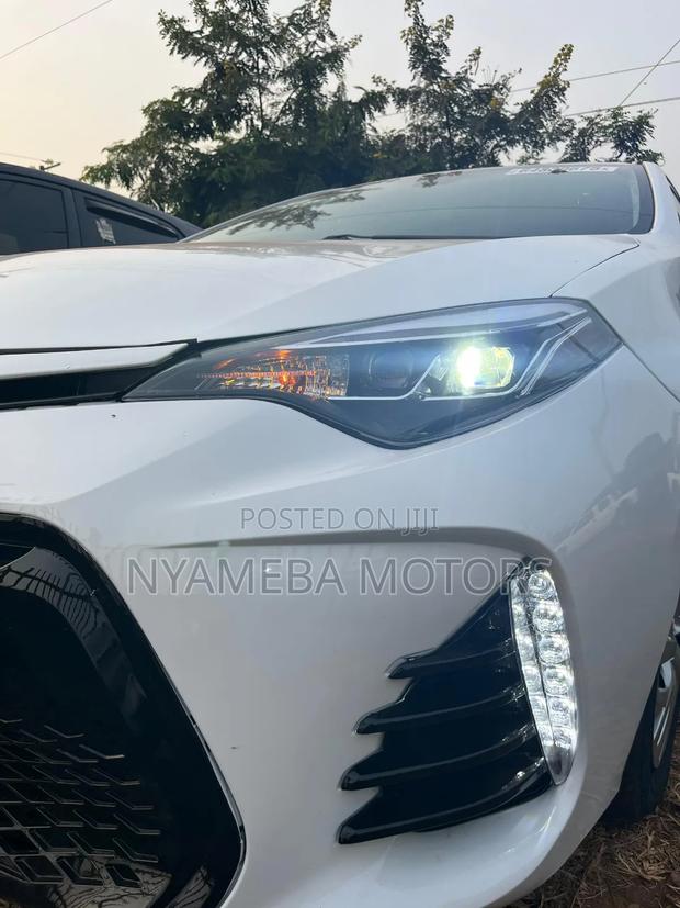 Toyota Corolla 2018 White