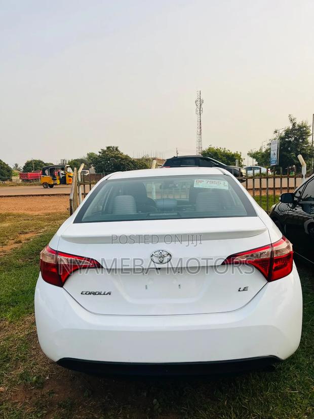 Toyota Corolla 2018 White