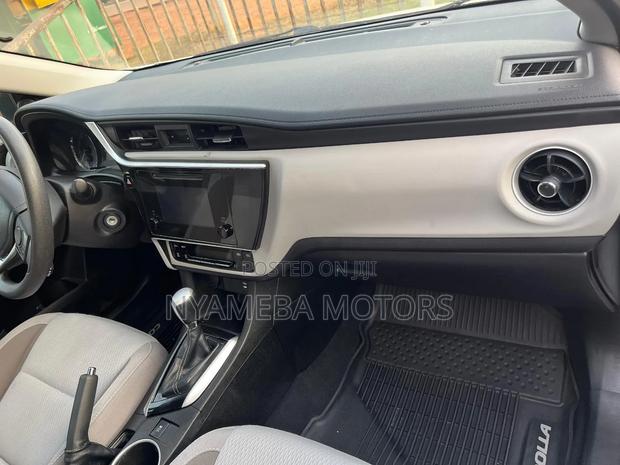 Toyota Corolla 2018 White