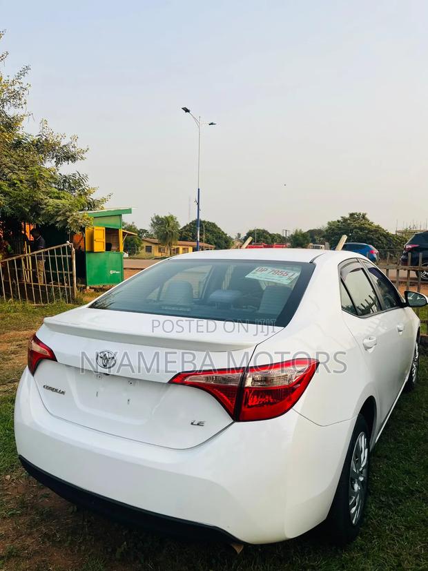 Toyota Corolla 2018 White