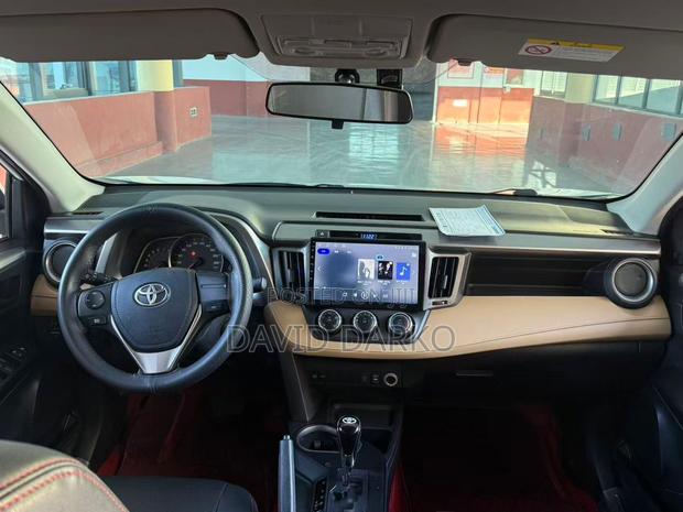 Toyota RAV4 SE AWD (2.5L 4cyl 6A) 2016 White photo 3