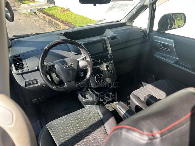 Toyota Voxy 2012 Black photo 3