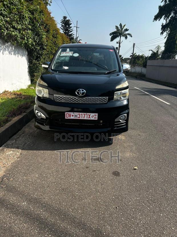 Toyota Voxy 2012 Black