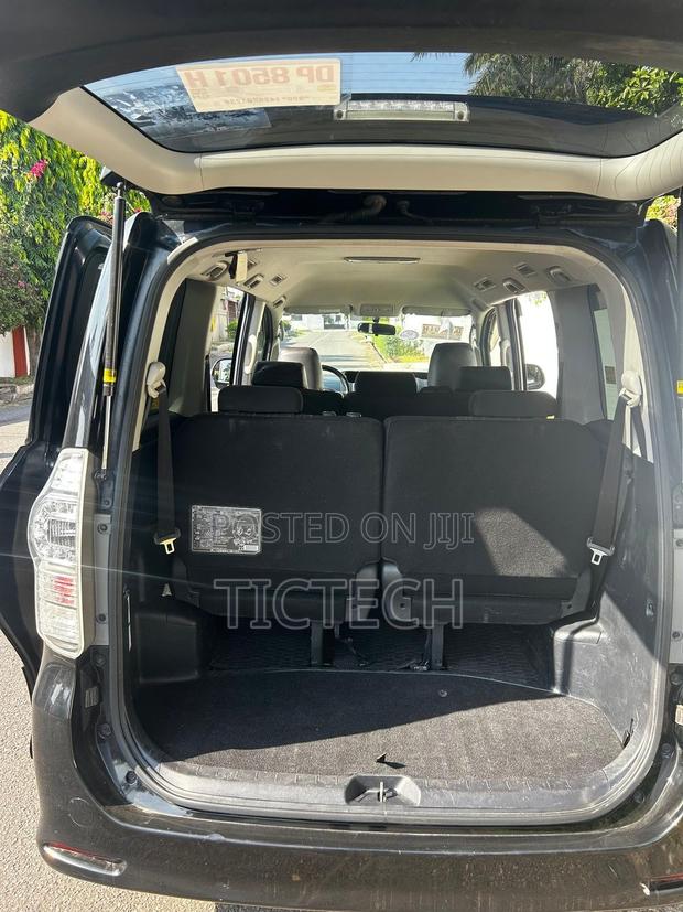 Toyota Voxy 2012 Black photo 4
