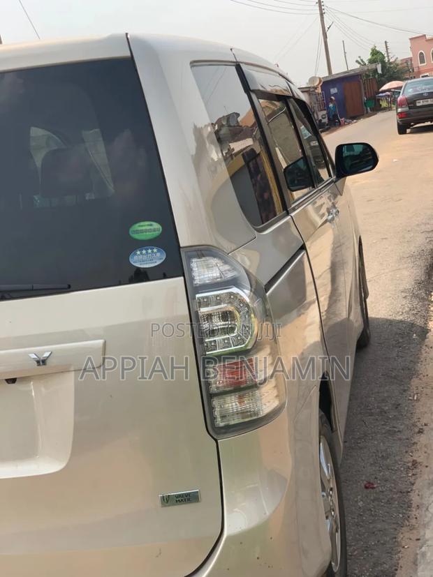 Toyota Voxy 2012 Gold