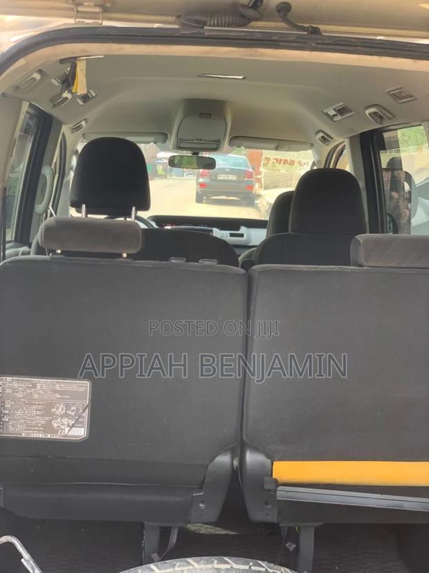 Toyota Voxy 2012 Gold