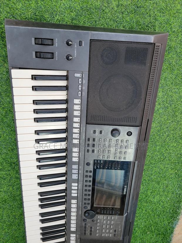 Yamaha Keyboard PSR S970 photo 3