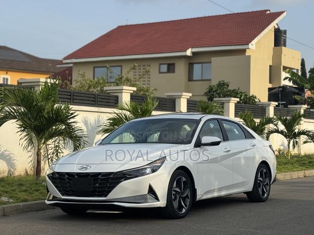 Hyundai Elantra Limited 2023 White photo 2