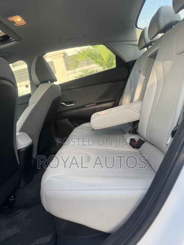 Hyundai Elantra Limited 2023 White photo 5