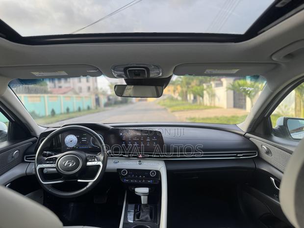 Hyundai Elantra Limited 2023 White photo 7