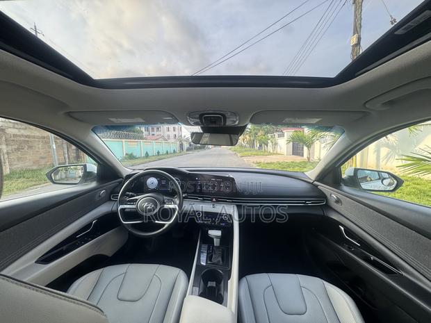 Hyundai Elantra Limited 2023 White photo 8