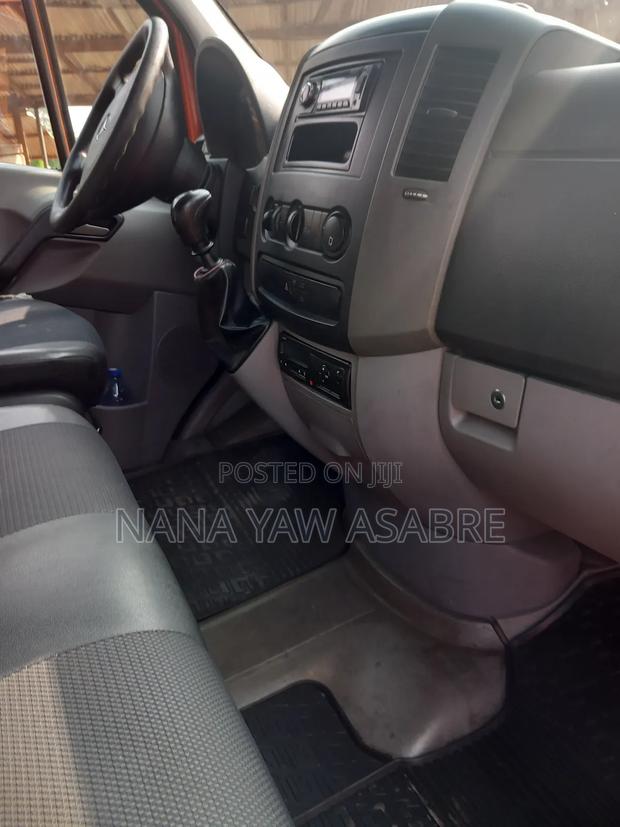 Mercedes-Benz Sprinter 2012 Orange photo 2