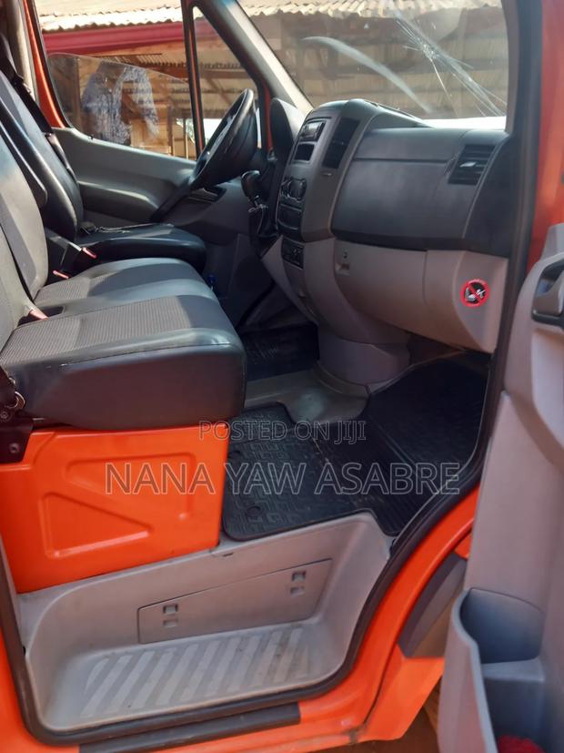 Mercedes-Benz Sprinter 2012 Orange photo 3