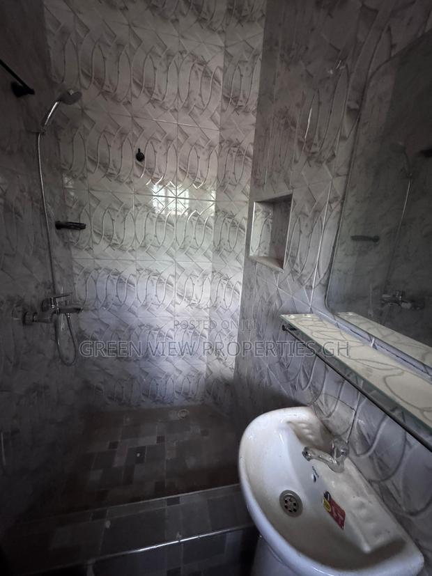 4bdrm Duplex in Kwabenya for rent photo 5
