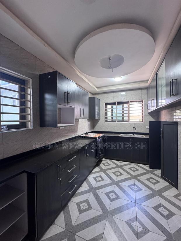 4bdrm Duplex in Kwabenya for rent photo 8