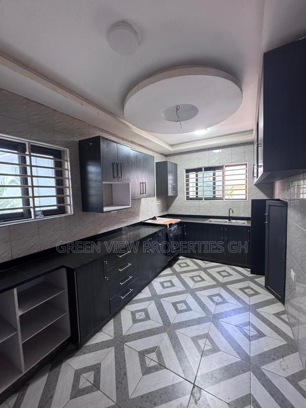 4bdrm Duplex in Kwabenya for rent photo 7