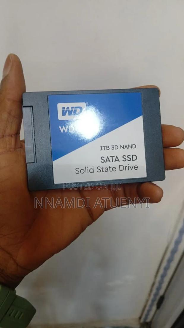Wd Sata SSD 256 Gig photo 3