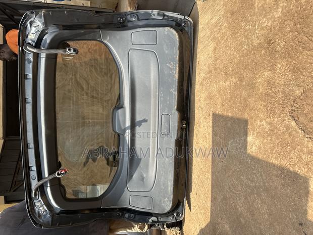 2016 to 2020 Nissan Pathfinder Boot/ Tailgate photo 2
