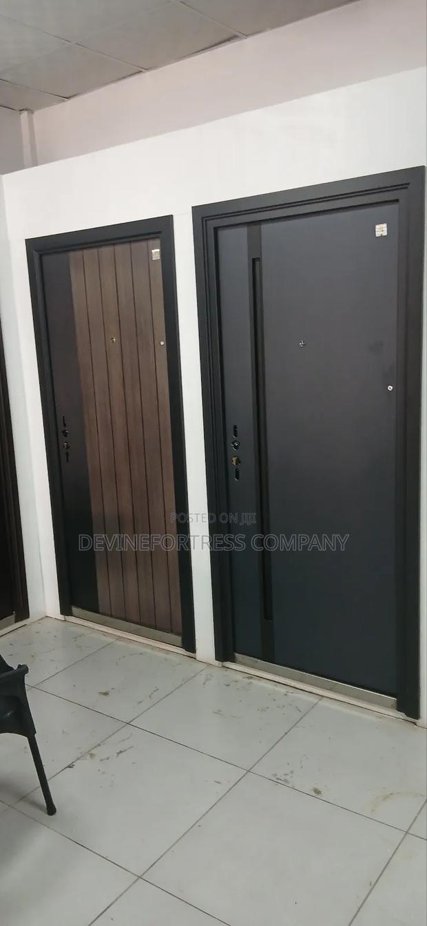 High Quality Smooth Brown and Gray Paladin Doors // Handles and Keys