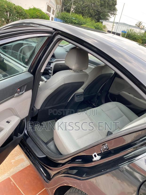 Hyundai Elantra SE 2018 Black photo 7