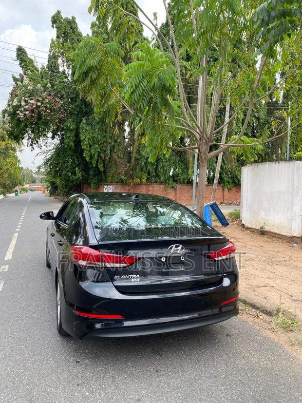 Hyundai Elantra SE 2018 Black photo 6