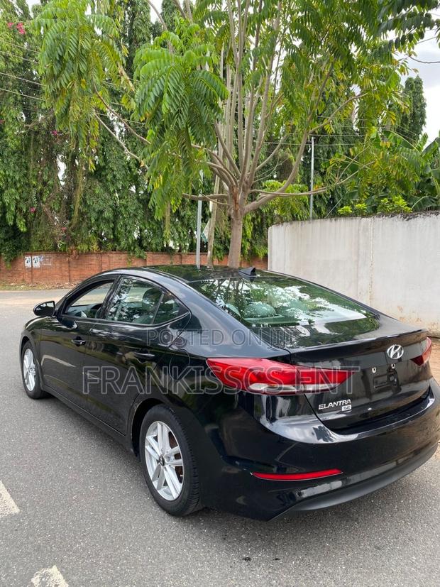 Hyundai Elantra SE 2018 Black photo 4