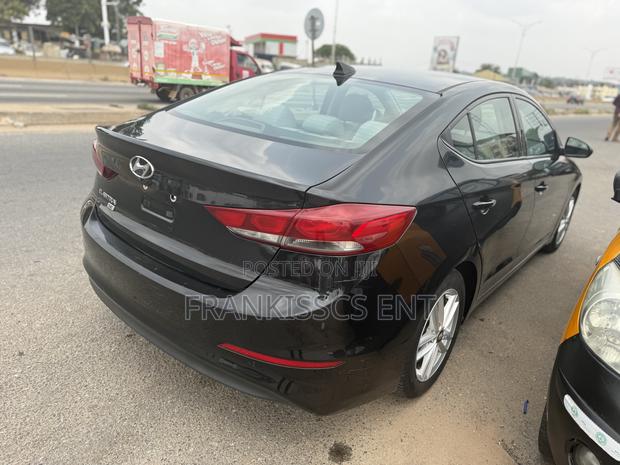 Hyundai Elantra SE 2018 Black photo 8