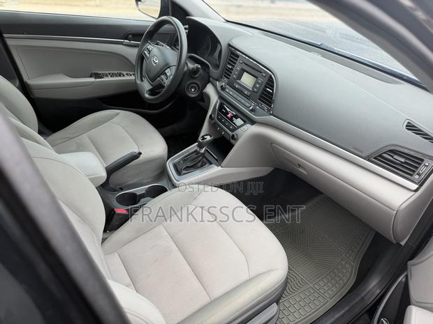 Hyundai Elantra SE 2018 Black photo 3