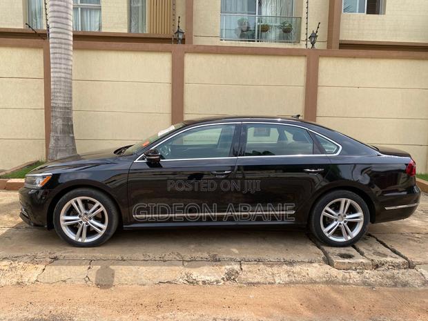 Volkswagen Passat 1.8T SEL Premium 4dr Sedan (1.8L 4cyl) 2017 Black photo 2