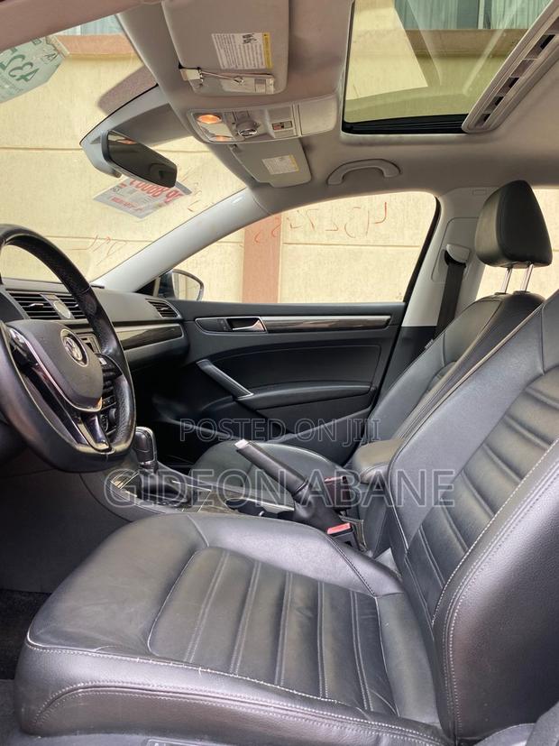 Volkswagen Passat 1.8T SEL Premium 4dr Sedan (1.8L 4cyl) 2017 Black photo 4