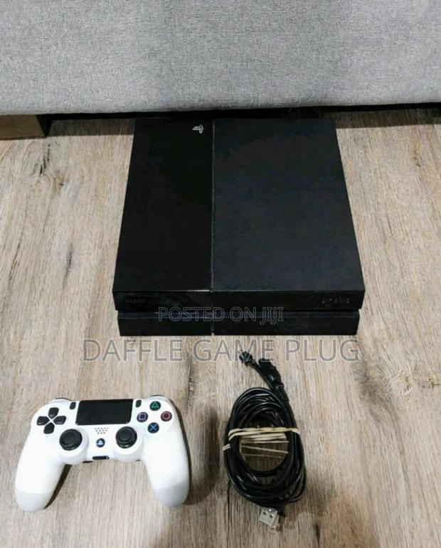 Ps4 Standard 1 Terabyte With 4 Games and One Controller