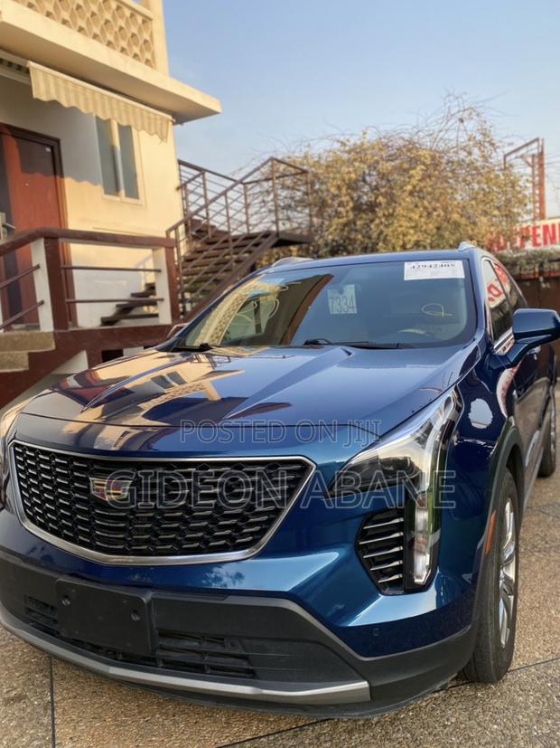 Cadillac XT4 2019 Blue photo 2