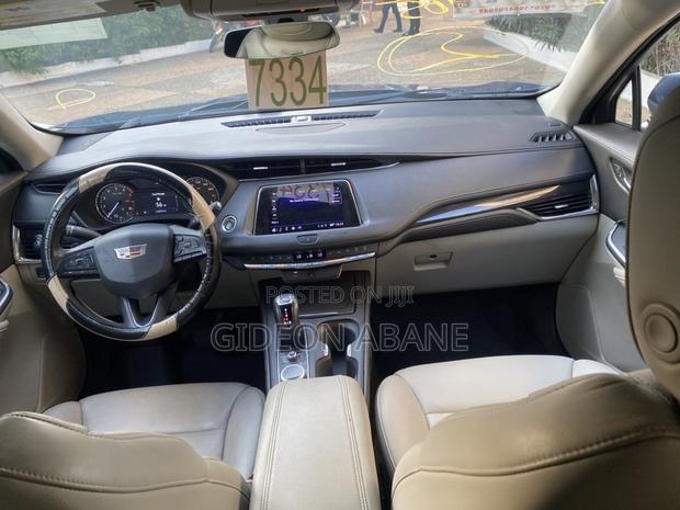 Cadillac XT4 2019 Blue photo 3
