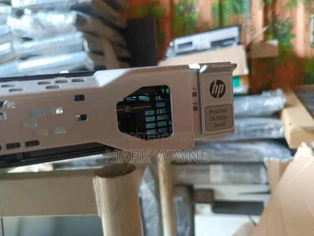 Server HP ProLiant DL360 Gen10 8GB Intel Xeon HDD+SSD 1T