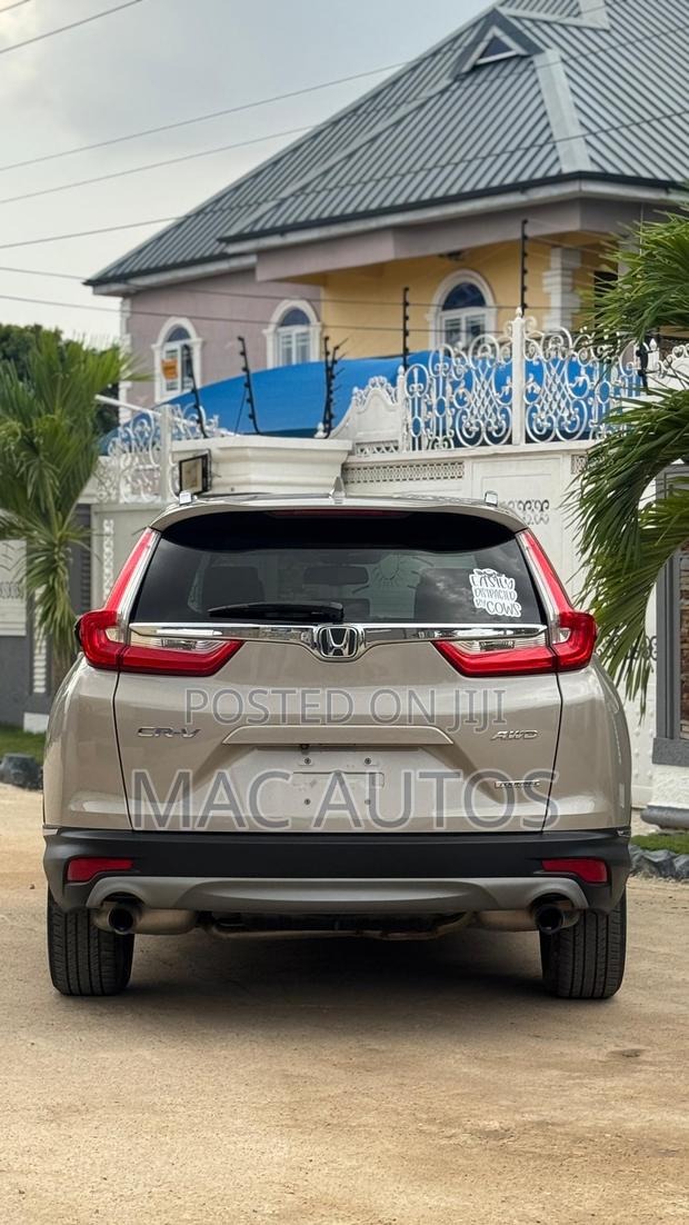 Honda CR-V Touring AWD 2018 Beige photo 2