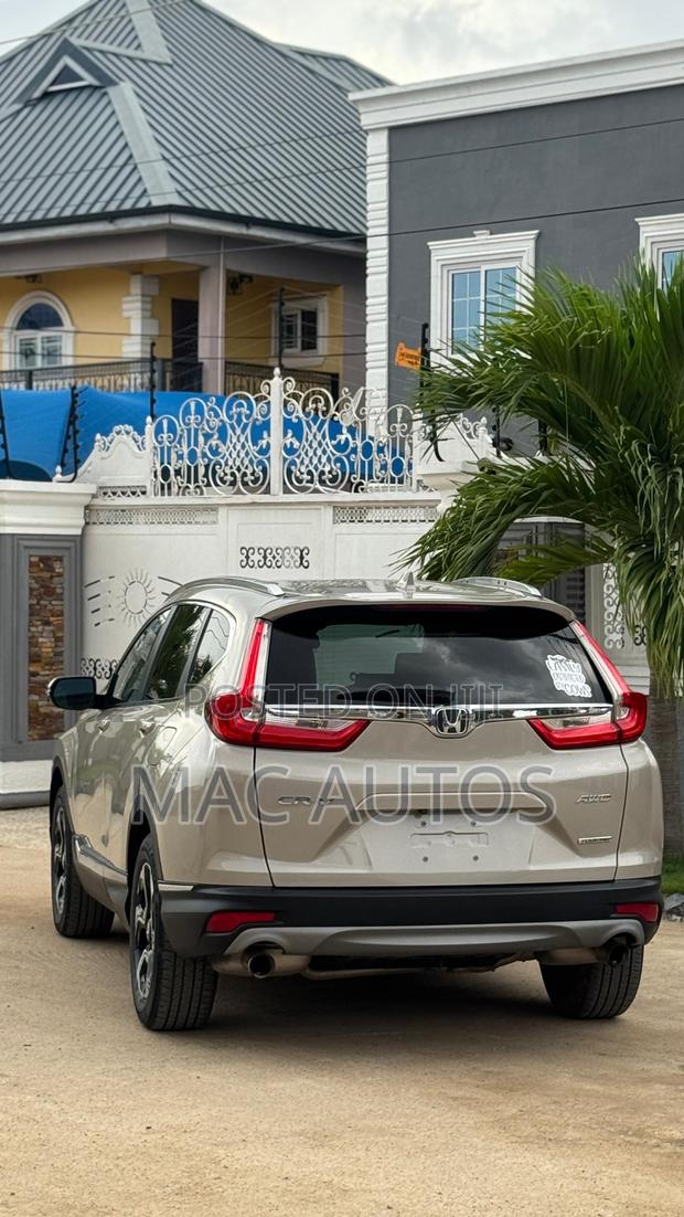Honda CR-V Touring AWD 2018 Beige photo 3